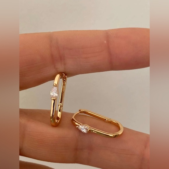 Huggie Earrings 18k Gold Plated Drop Stone Oval Luxury Jewelry - Picture 1 of 10